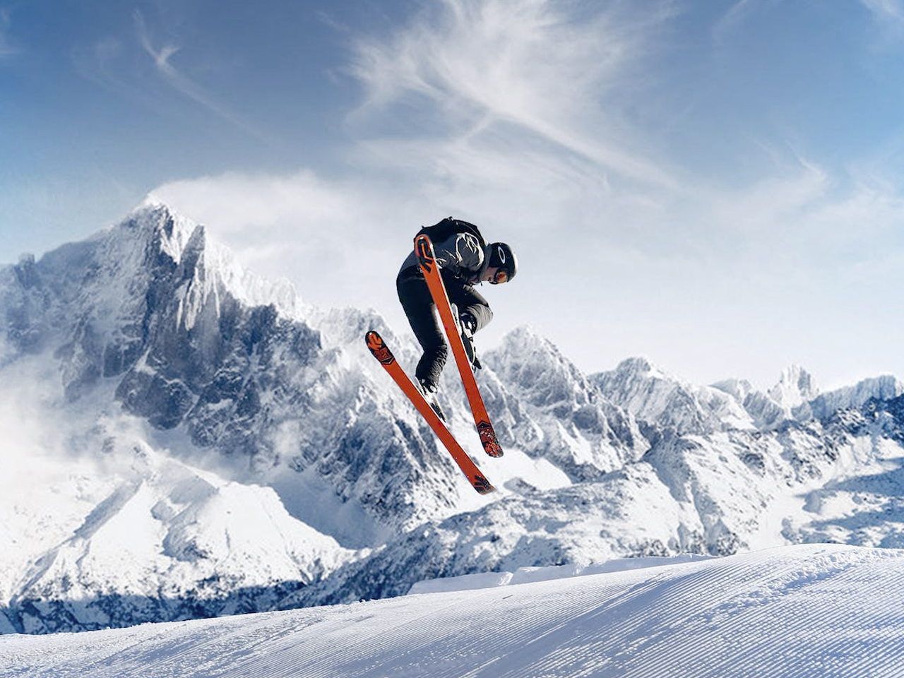 The Latest Technology in Skiing and Snowboarding Goggles: What to Look For and Our Top Picks 4 skiiing cover