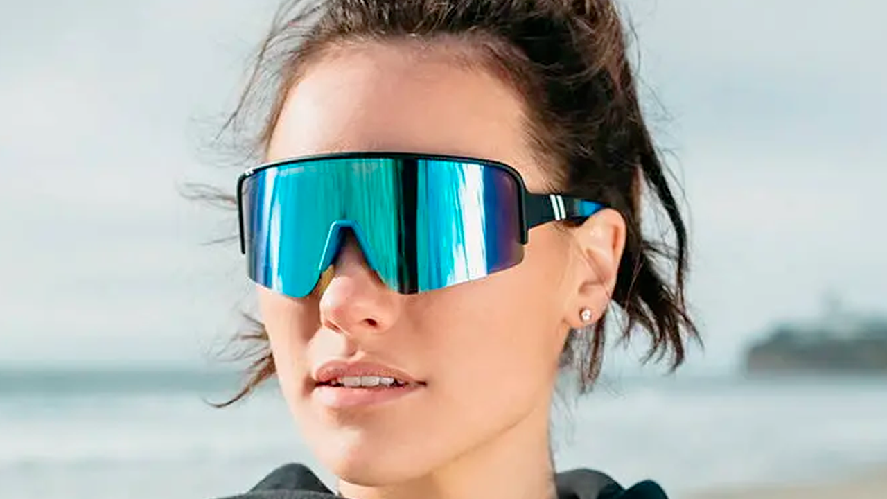 Blenders Eclipse Polarized Volleyball Sunglasses Review, Dominate the Beach 1 blenders eclipse on woman